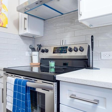 Gorgeous 2Br Condo W Parking Patio Coffee! YYC 외부 사진