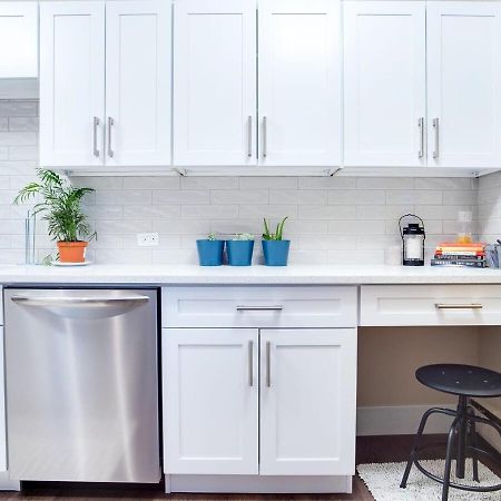Gorgeous 2Br Condo W Parking Patio Coffee! YYC 외부 사진