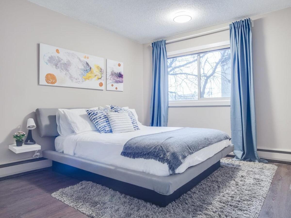 Gorgeous 2Br Condo W Parking Patio Coffee! YYC 외부 사진