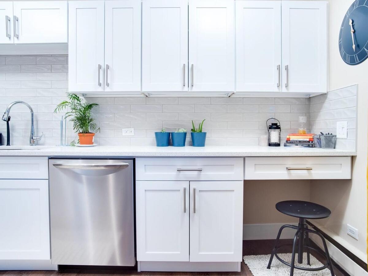 Gorgeous 2Br Condo W Parking Patio Coffee! YYC 외부 사진