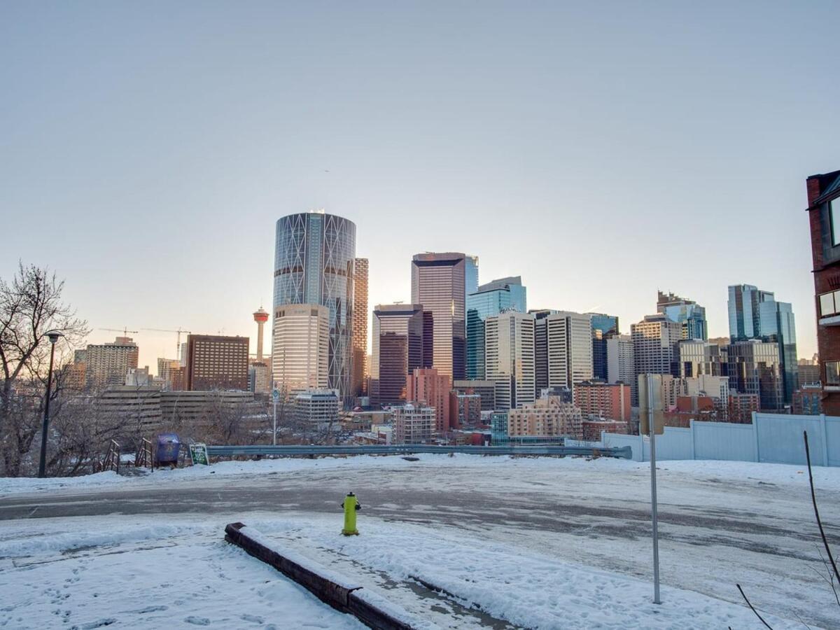 Gorgeous 2Br Condo W Parking Patio Coffee! YYC 외부 사진