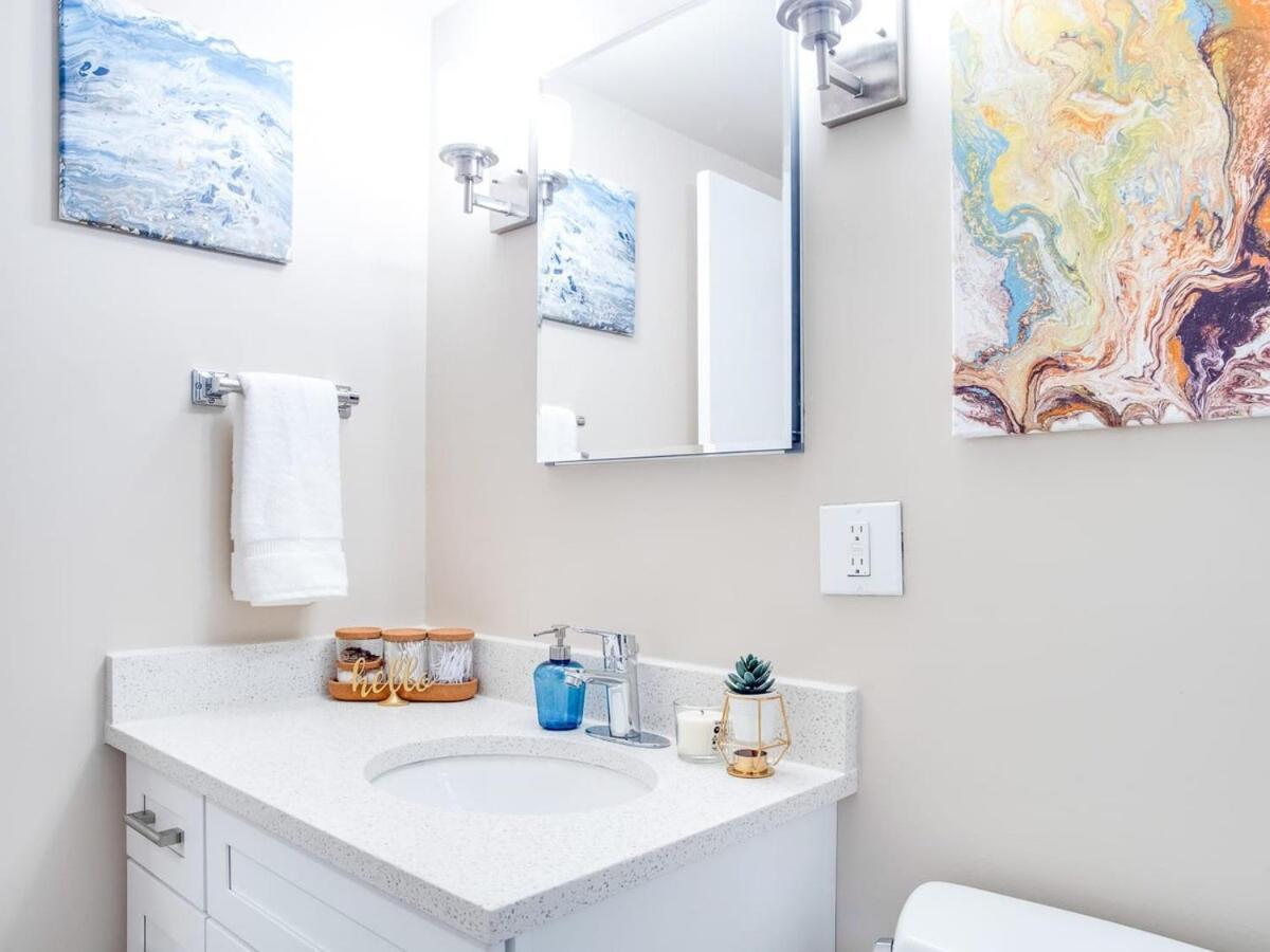 Gorgeous 2Br Condo W Parking Patio Coffee! YYC 외부 사진