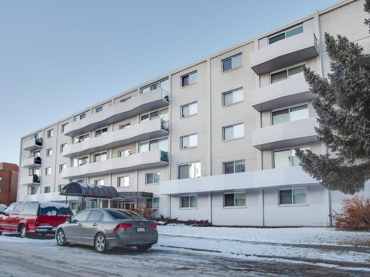 Gorgeous 2Br Condo W Parking Patio Coffee! YYC 외부 사진